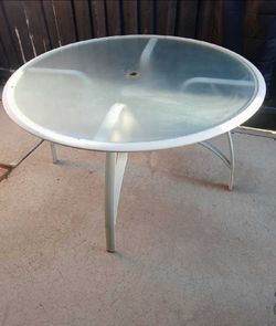 Outdoor glass table measurements in pictures