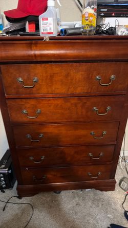 5-Drawer Wood Chest Dresser