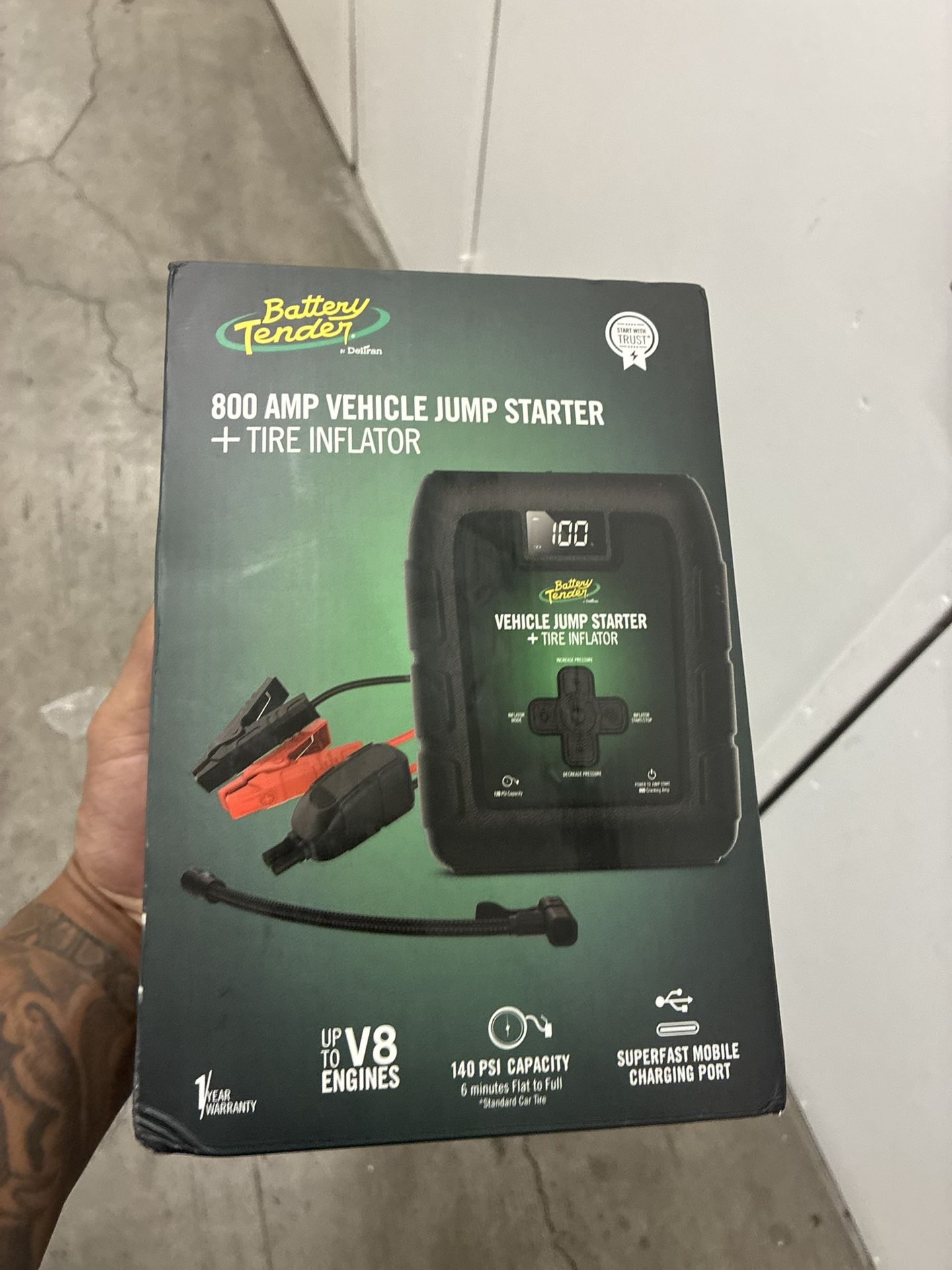 800 AMP VEHICLE JUMP STARTER + TIRE INFLATOR