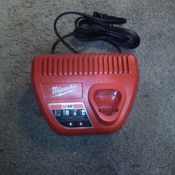 Milwaukee M12 Charger 