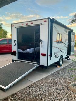 Toy hauler camper rv trailer
