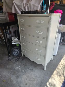 Dresser good Condition