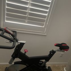 SOLE SB700 UPRIGHT STATIONARY BIKE 