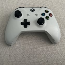 Xbox One Controller With Cable And Rechargable Battery