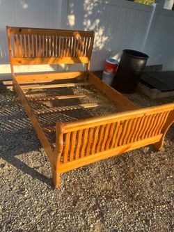 Bed frame (queen) 60  1/2 x 80 1/2