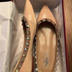 Ladies Nude Color Flat Shoes Sz. 8