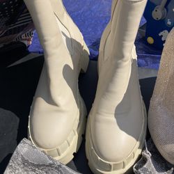 Women’s Size 7 Boots