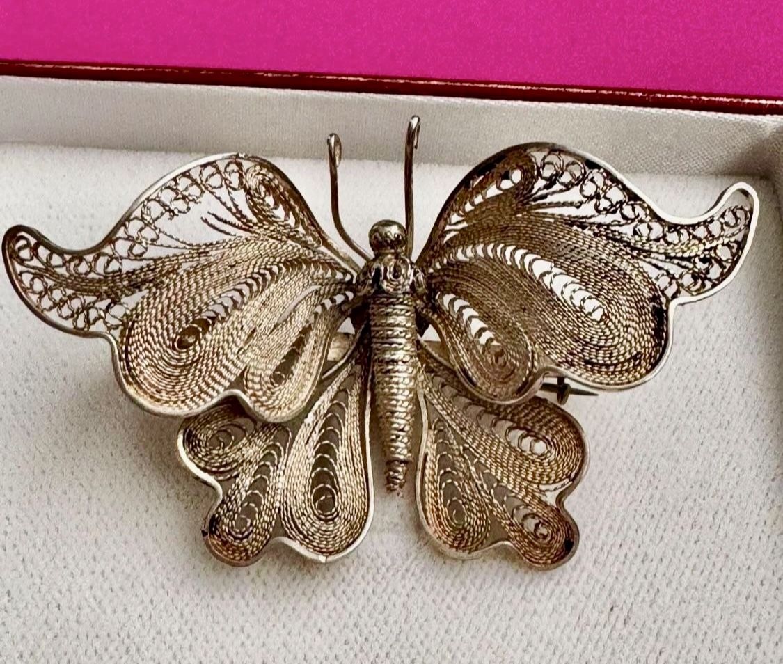 Vintage Sterling Silver BROOCH PIN 925 Butterfly Measures approx 1.5” H x 2.5” W In good condition