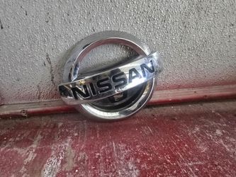 2016 2018 nissan maxima grille emblem