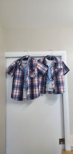 Plaid button up with white Spider-Man Sleeveless shirt 👕 2pc set (Size 7) (ONLY 1 set Not Both)