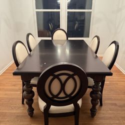 Dining Table With 6 Chairs. 
