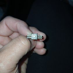 14 Ct White Gold 1/2 CTTW Engagement Ring. MAKE OFFER!!