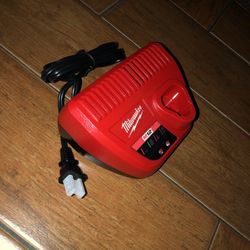 M12 Charger 