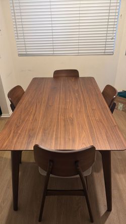 Dining room table