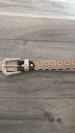 Brand New Women’s Blush Pink Lace & Rhinestone Belt – Never Worn