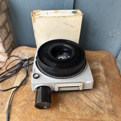 Kodak Ektagraphic E-2 Carousel Slide Projector w/ Tray, NO REMOTE, Manual focus
