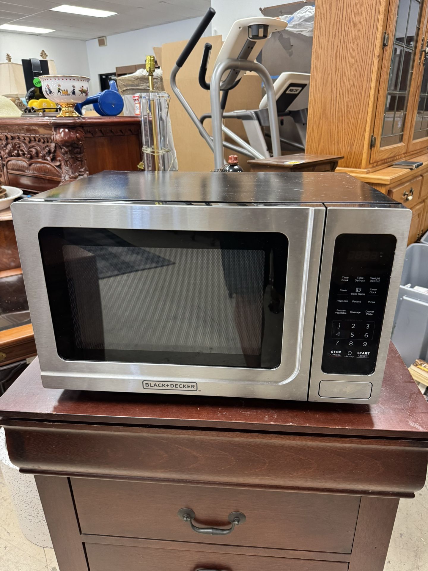 Black & Decker Microwave - Excellent Condition- Originally $250