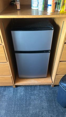 Mini Fridge 