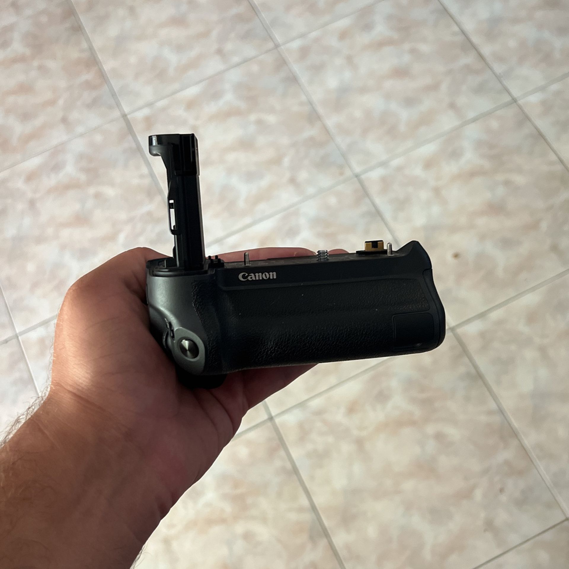 Canon EOS R Battery Grip | BG-E22