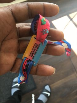 Sinw tickles to see Chris brown 80