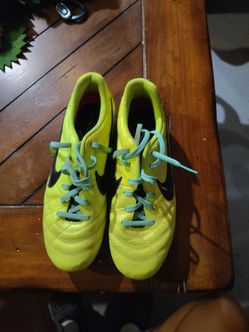 Green Nike tiempo soccer cleats size 5.5