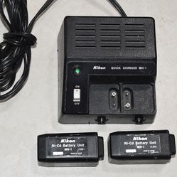 Nikon Quick Charger MH-1 with two NI-CD Batteries 