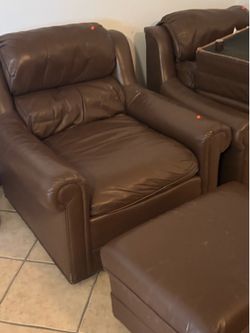 Make offer!! Two brown loungers with ottoman included min $$30 a set