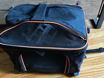 Pet carrier, wheeled