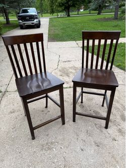 Counter height chairs and table