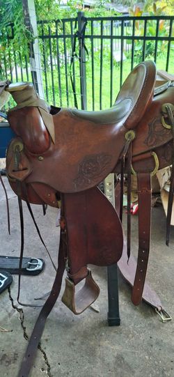 Burns Saddlery custom roping saddle