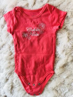 Adorable baby clothes size 6 - 9 months