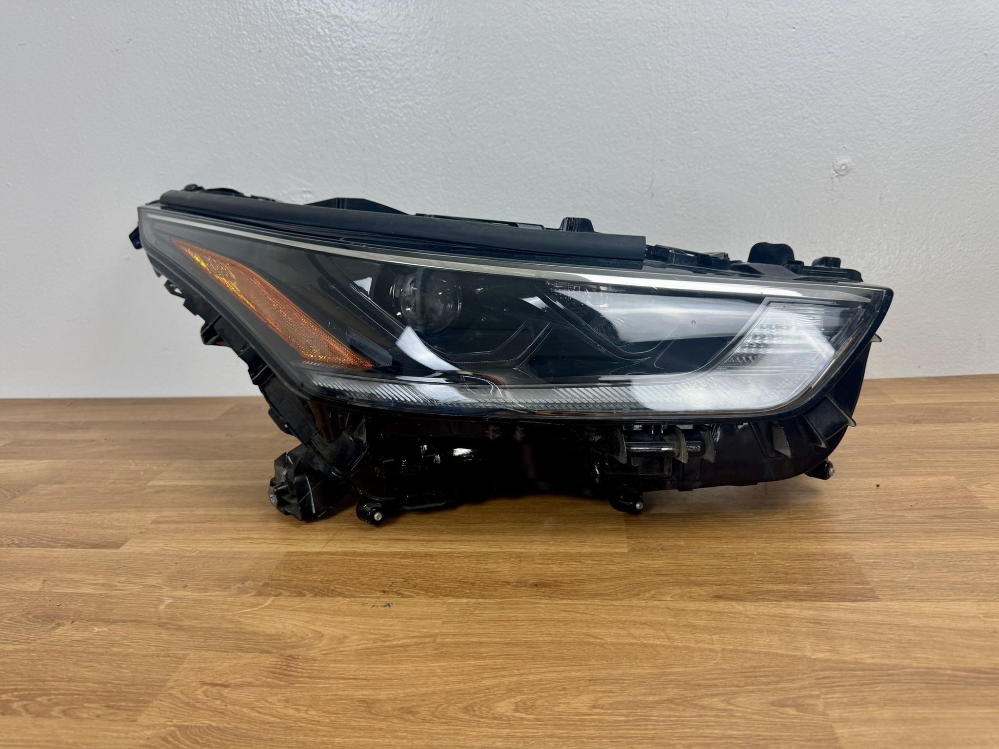2020-2023 TOYOTA HIGHLANDER RIGHT RH PASSENGER SIDE HEADLIGHT OEM #0