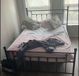 Queen size BEDFRAME