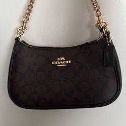 COACH Shoulder Bag – Authentic – Excellent Condition