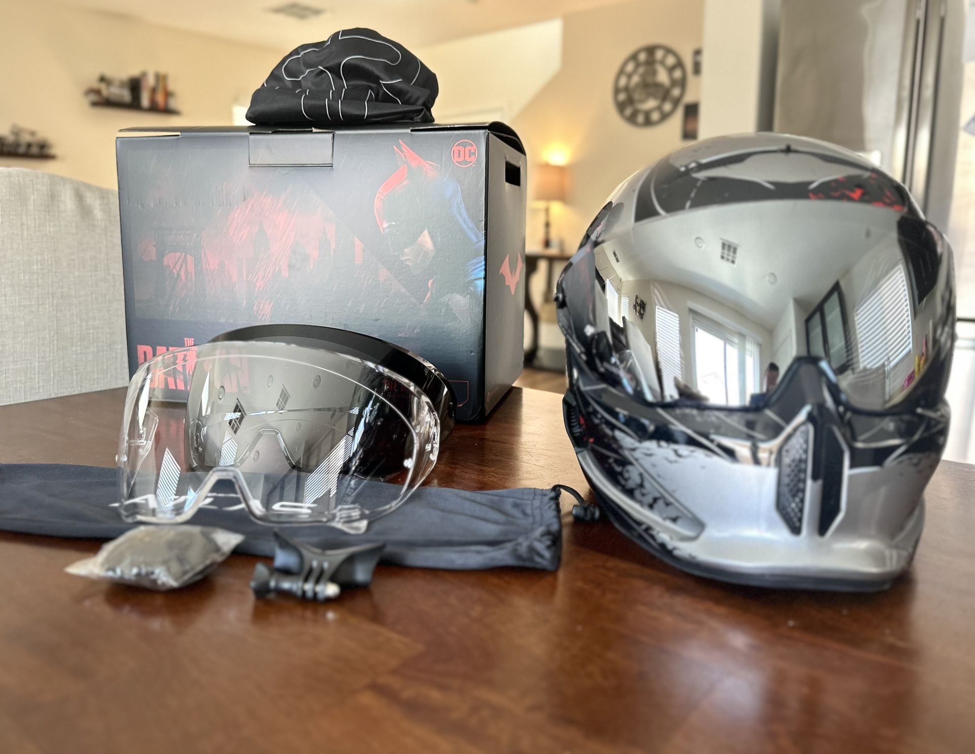 Ruroc Atlas 4.0 The Batman Carbon Fiber Racing Motorcycle Helmet Size ML w/Shockwave