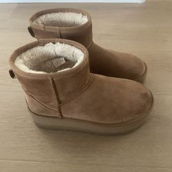 Women’s Uggs 