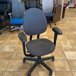 Gray Steelcase Criterion 