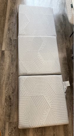 Zinus Tri-Fold memory foam mattress