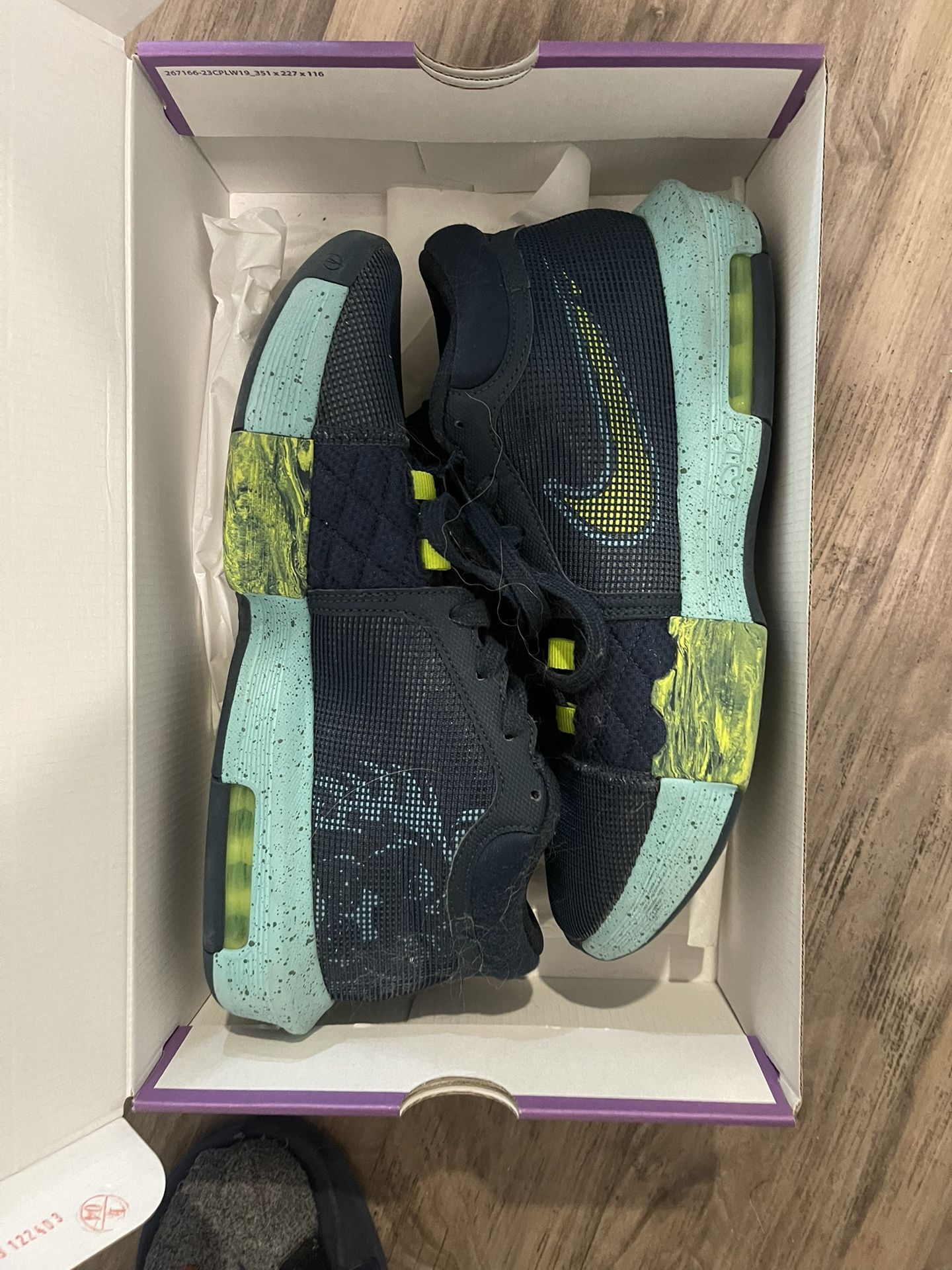 Men’s Basketball Shoes LeBron