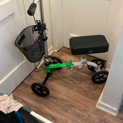 KNEEROVER GO Leg Scooter.