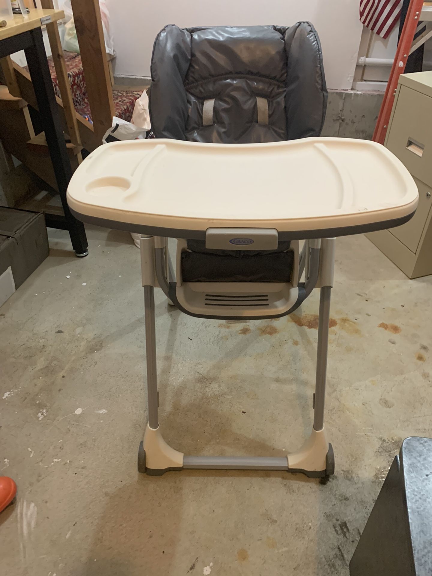 High chair￼