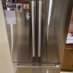 Bosch 800 Series French Door Refrigerator – B36CT80SNS $2,500 | Excellent Condition