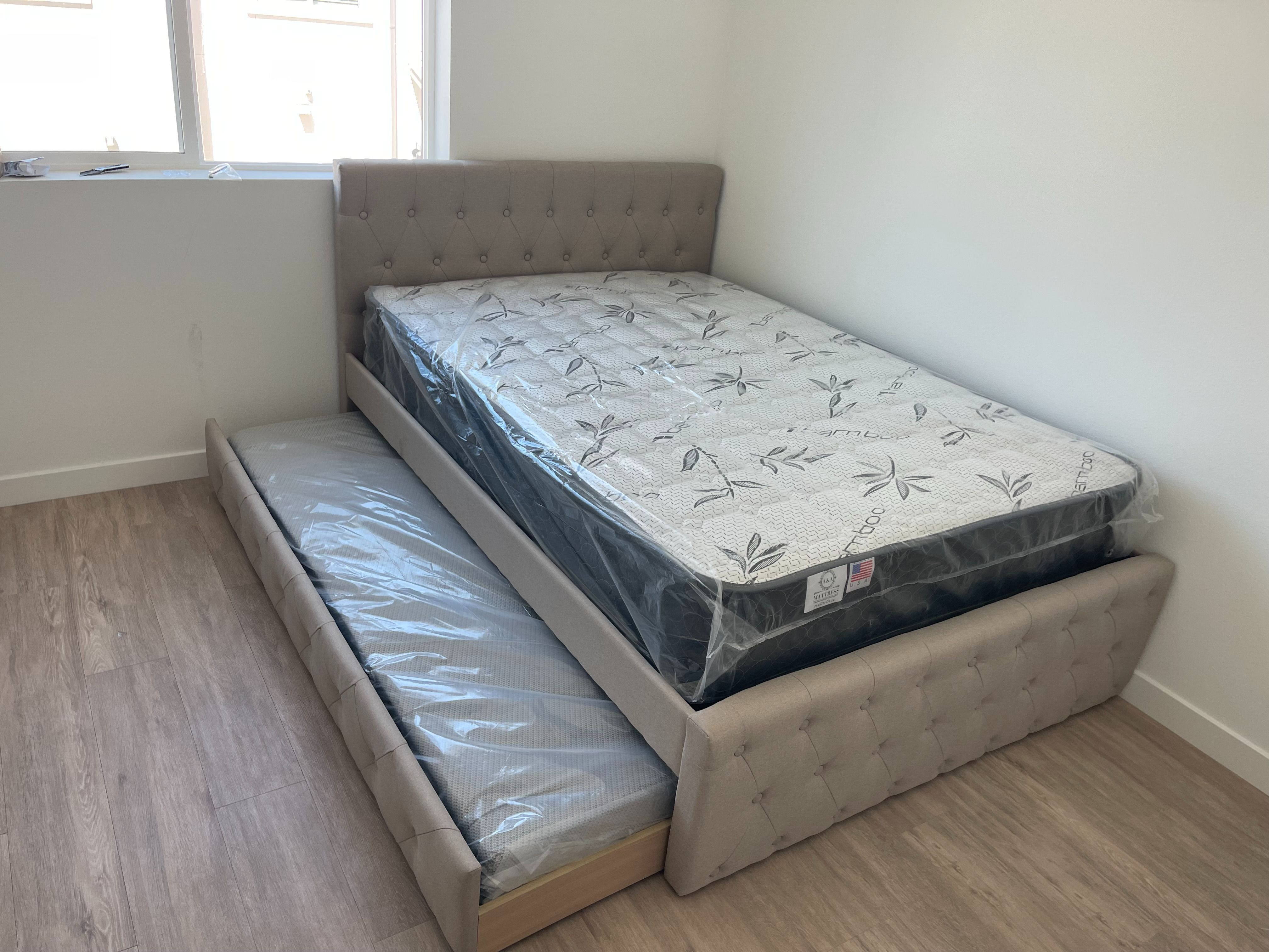 👉 Full Size Bed With Twin Size Trundle Bed With Both Mattresses Included In Price