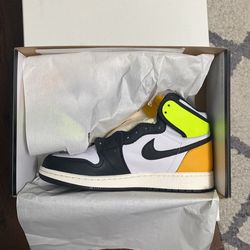 Jordan 1 Volt Gold Size 8.5