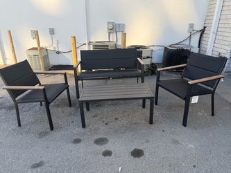 New 4-Piece Outdoor Patio Furniture Set
