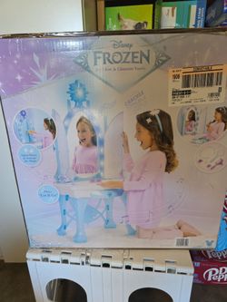 Frozen Disney Elsa's Magical Ice Vanity