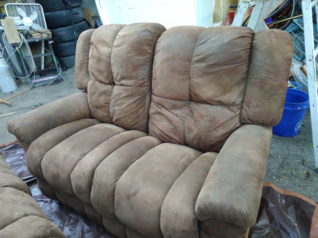 Lazyboy Reclining Couch And Love Seat 