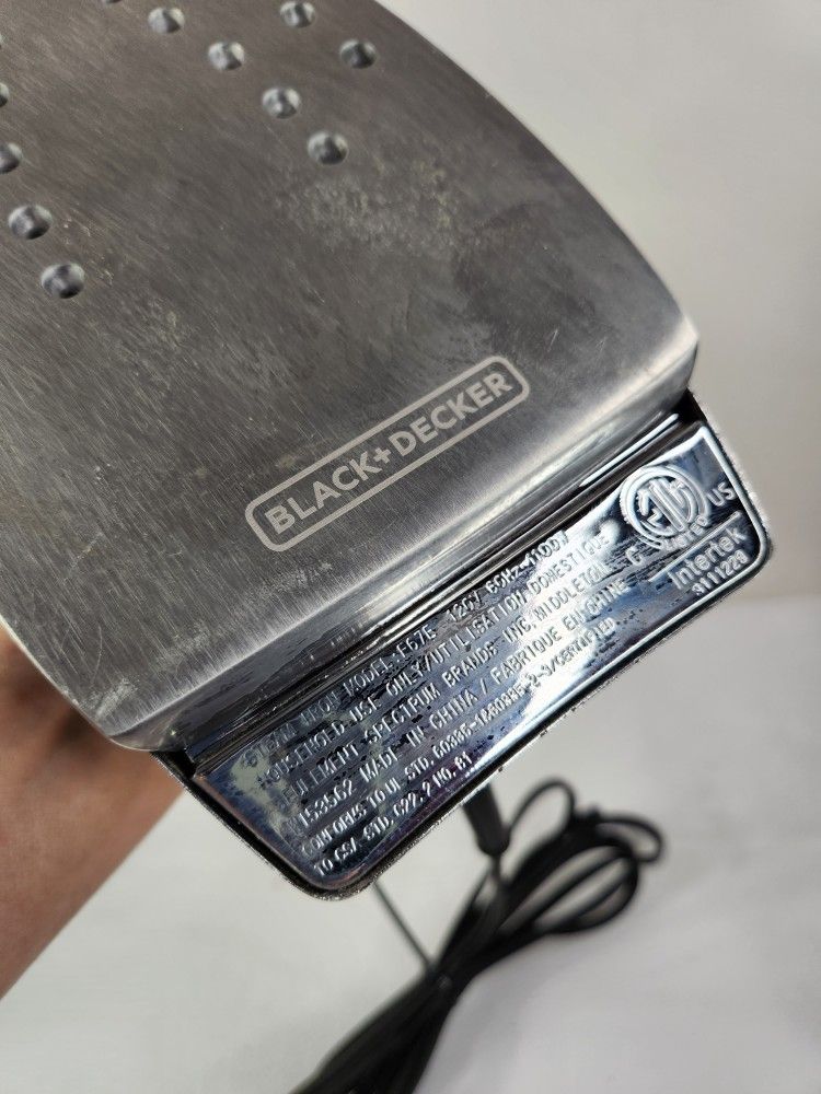 Black & Decker F67E The Classic Steam Dry Iron 1100 Watts▪Works Great!! Heavy Duty .