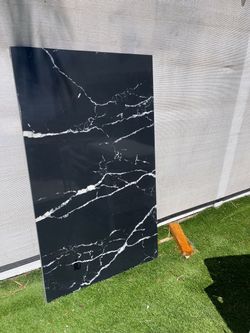 Quartz black with white veins