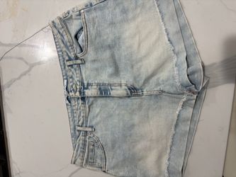 Celebrity pink short jeans